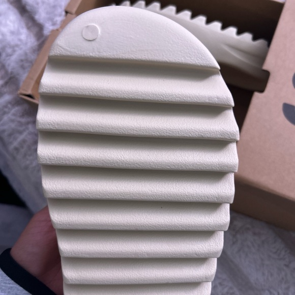 adidas yeezy slide “bone” main image 6